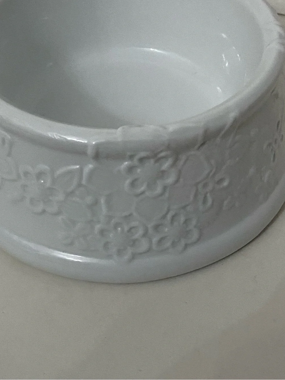 Oscar de la RENTA White Floral Embossed Ceramic Pet Dog Cat Bowl